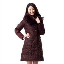 雅鹿蓝冰BA69000女款羽绒服 奢华豹纹与超大貉子毛领的时尚之选