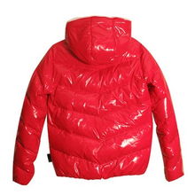 《红色跃动 阿童木IT撞色羽绒外套穿搭解析》